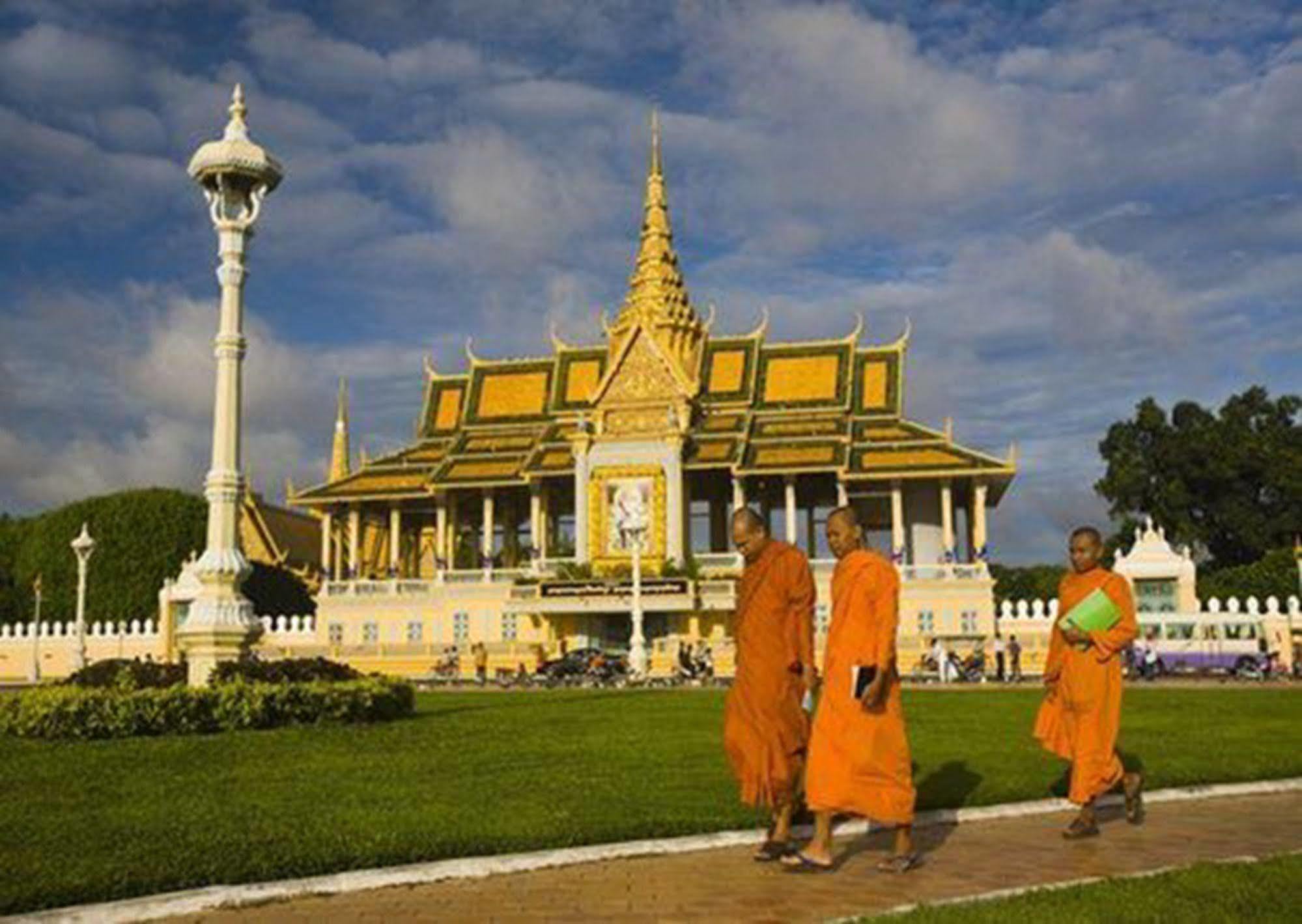 Riverside Backpackers Phnom Penh Extérieur photo