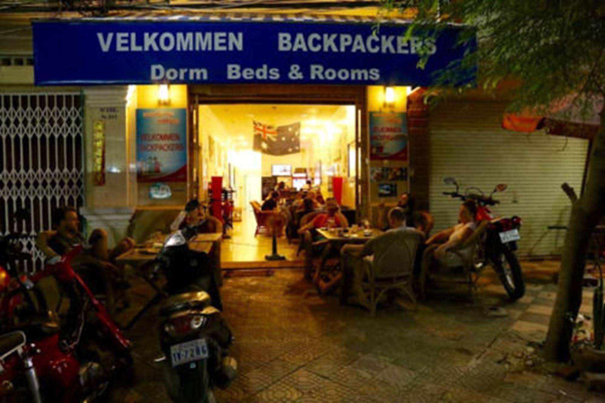 Riverside Backpackers Phnom Penh Extérieur photo