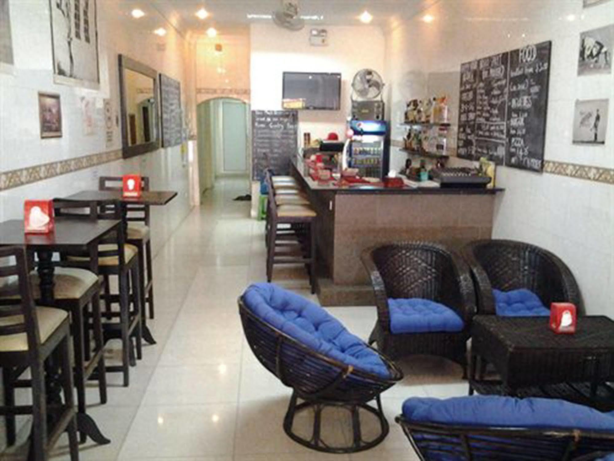 Riverside Backpackers Phnom Penh Extérieur photo