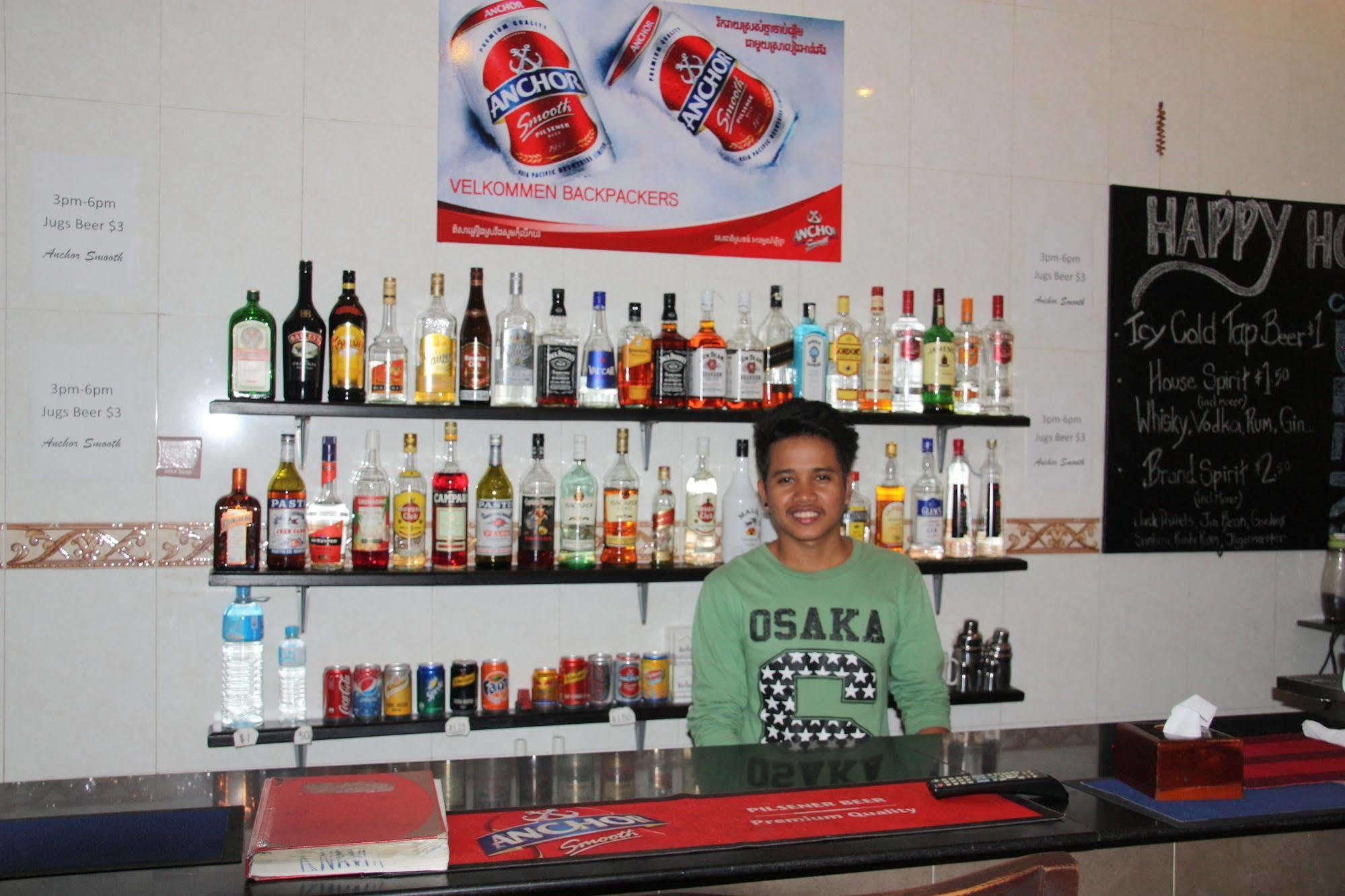 Riverside Backpackers Phnom Penh Extérieur photo