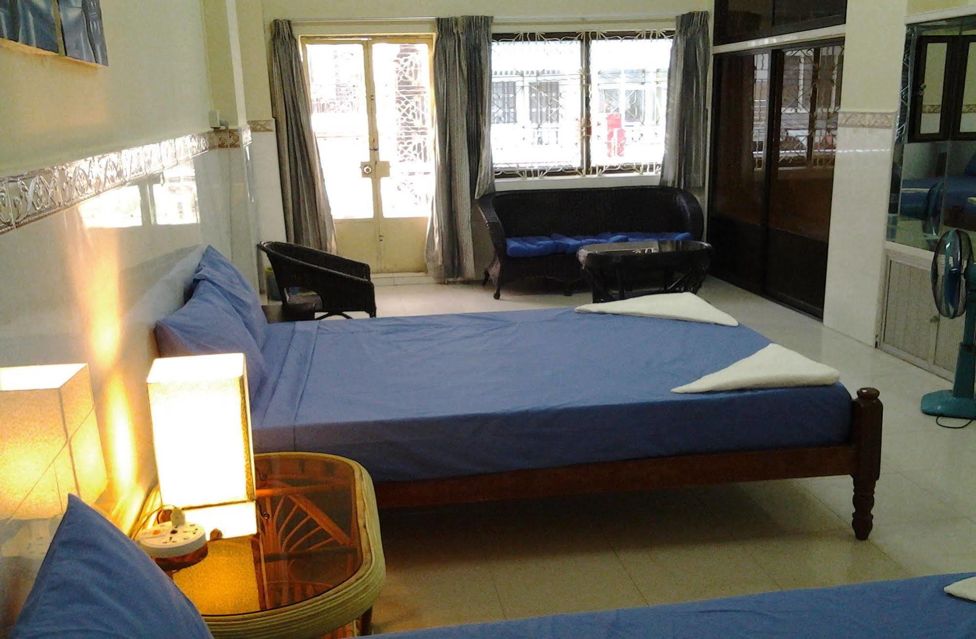 Riverside Backpackers Phnom Penh Extérieur photo
