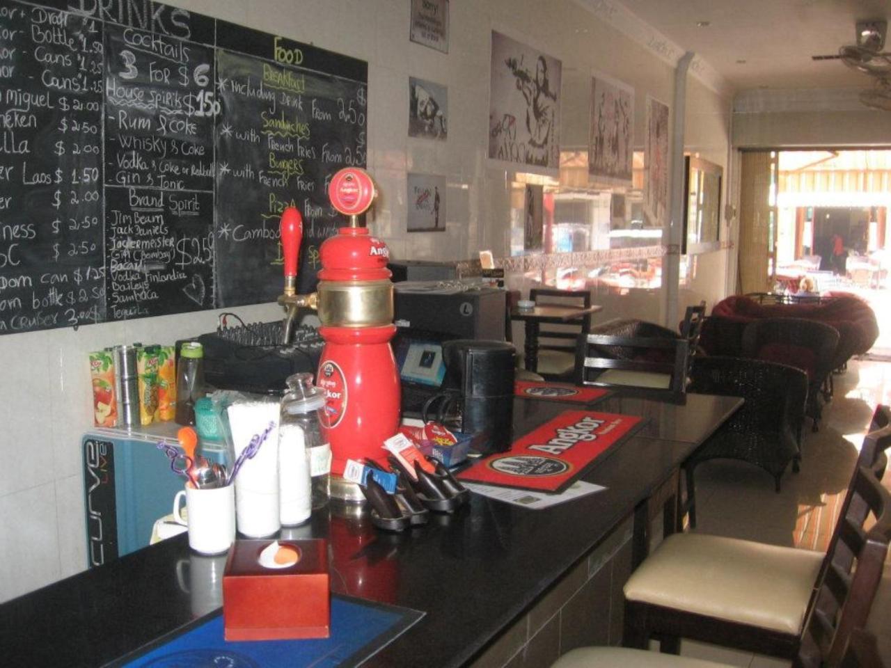Riverside Backpackers Phnom Penh Chambre photo